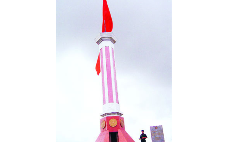 Cột cờ Lũng Cú